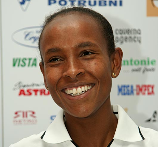 Ethiopia&#39;s <b>Meseret Defar</b> to make half marathon debut in US - tk2007-06-26-04-defar-530_l